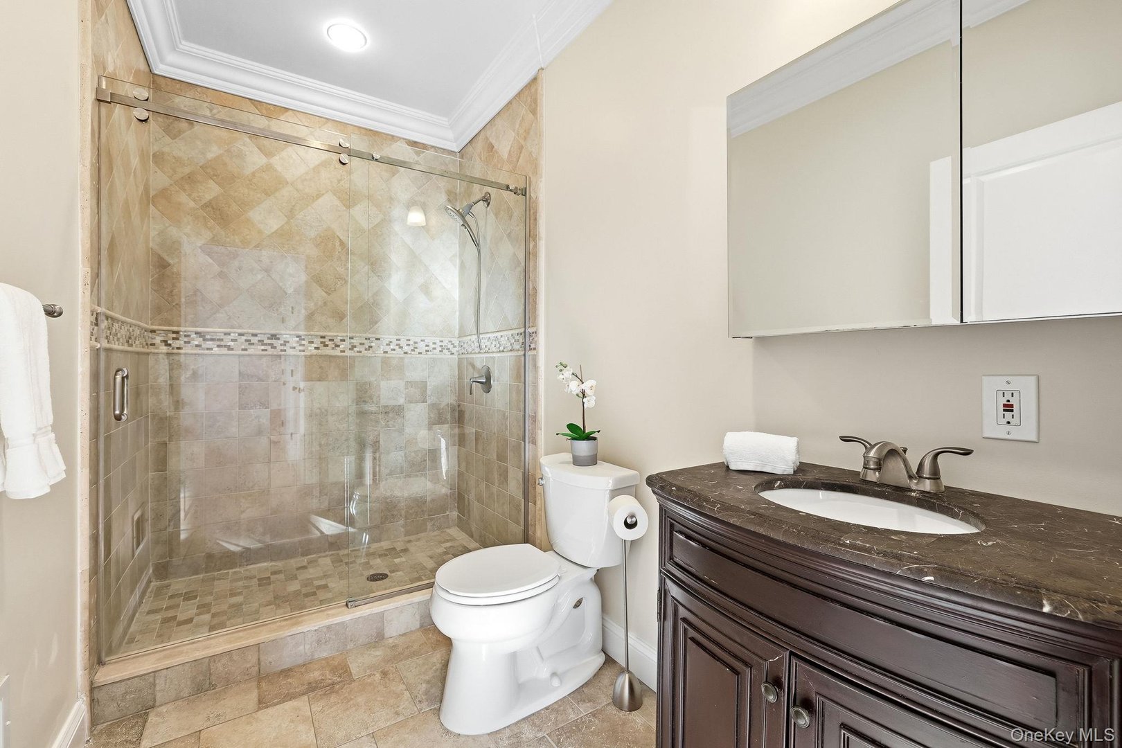 16 Hall Road Photo 16