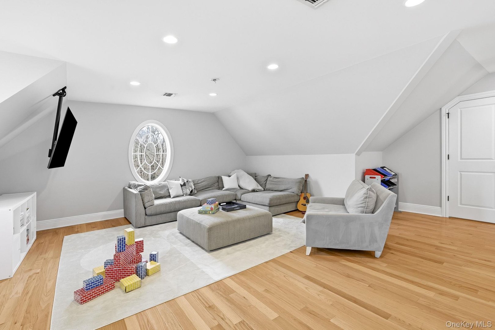 16 Hall Road Photo 28