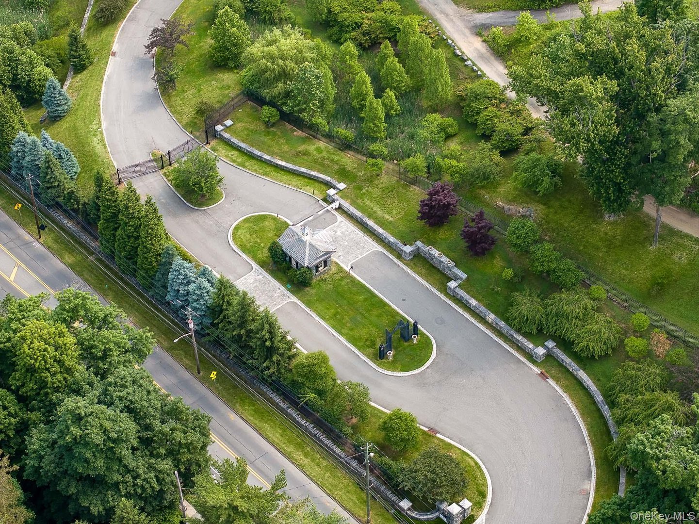 16 Carriage Trail Photo 4