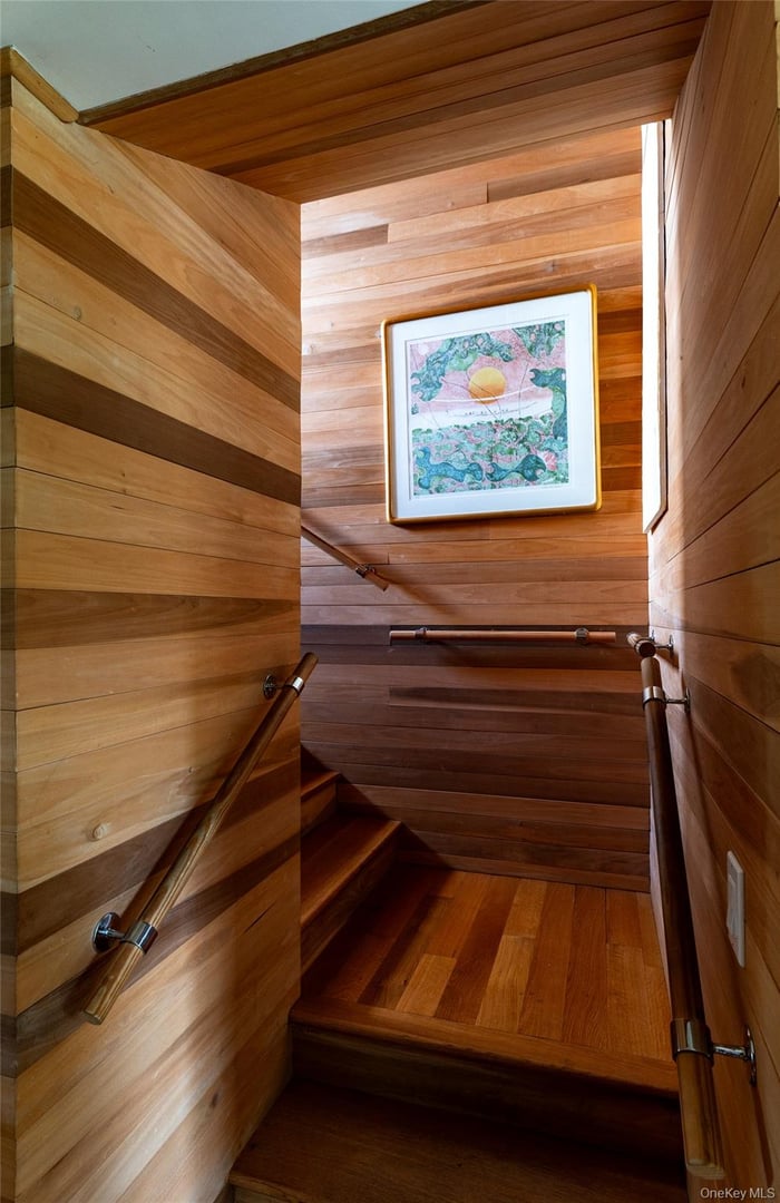 99 Paradise Avenue Photo 19