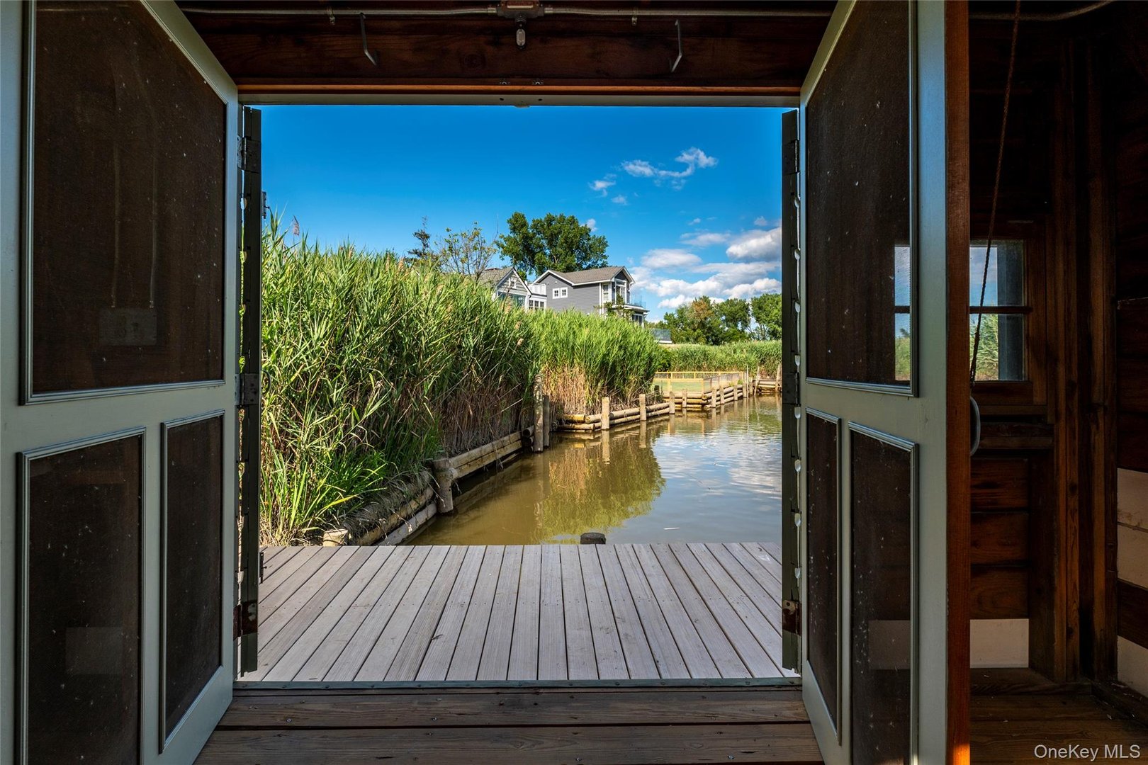 99 Paradise Avenue Photo 14