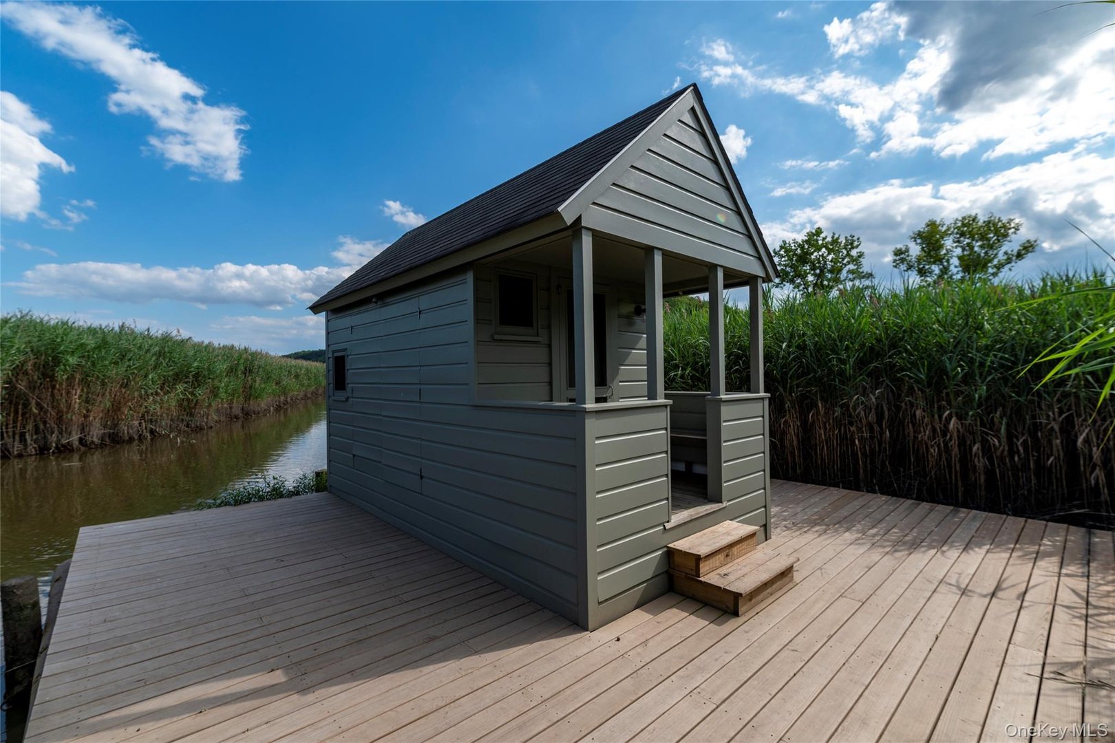 99 Paradise Avenue Photo 13