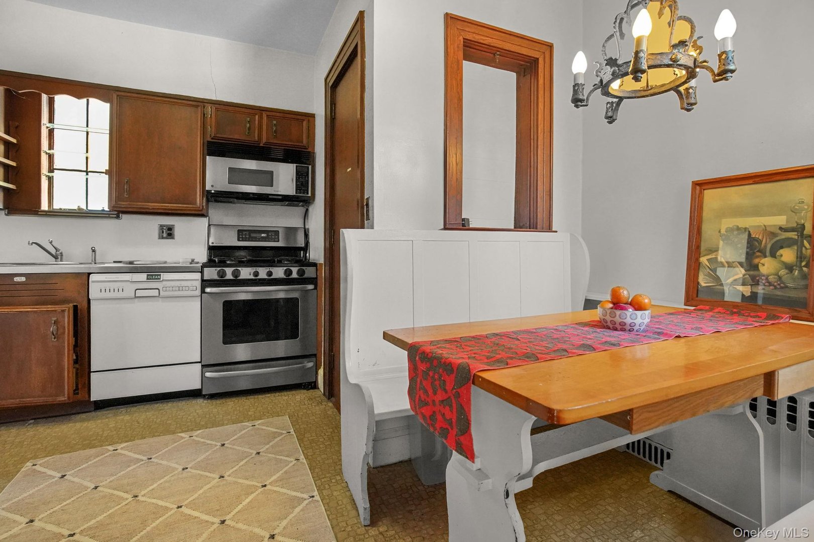 19 Surrey Lane Photo 12