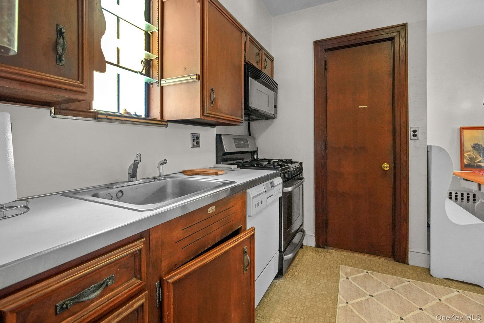 19 Surrey Lane Photo 13