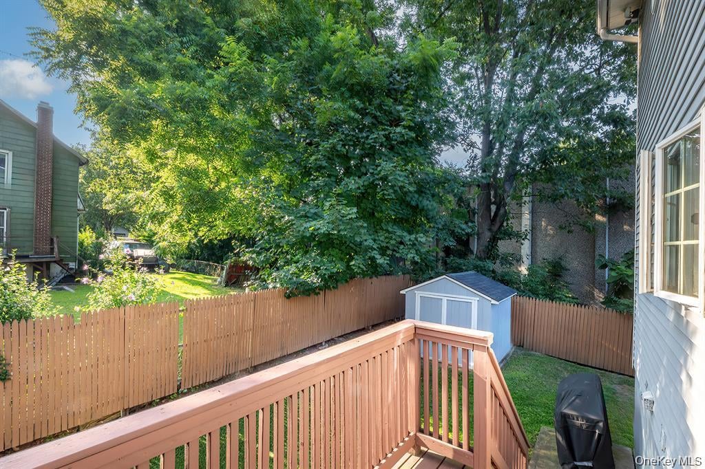 16 Stoneham Place Photo 32