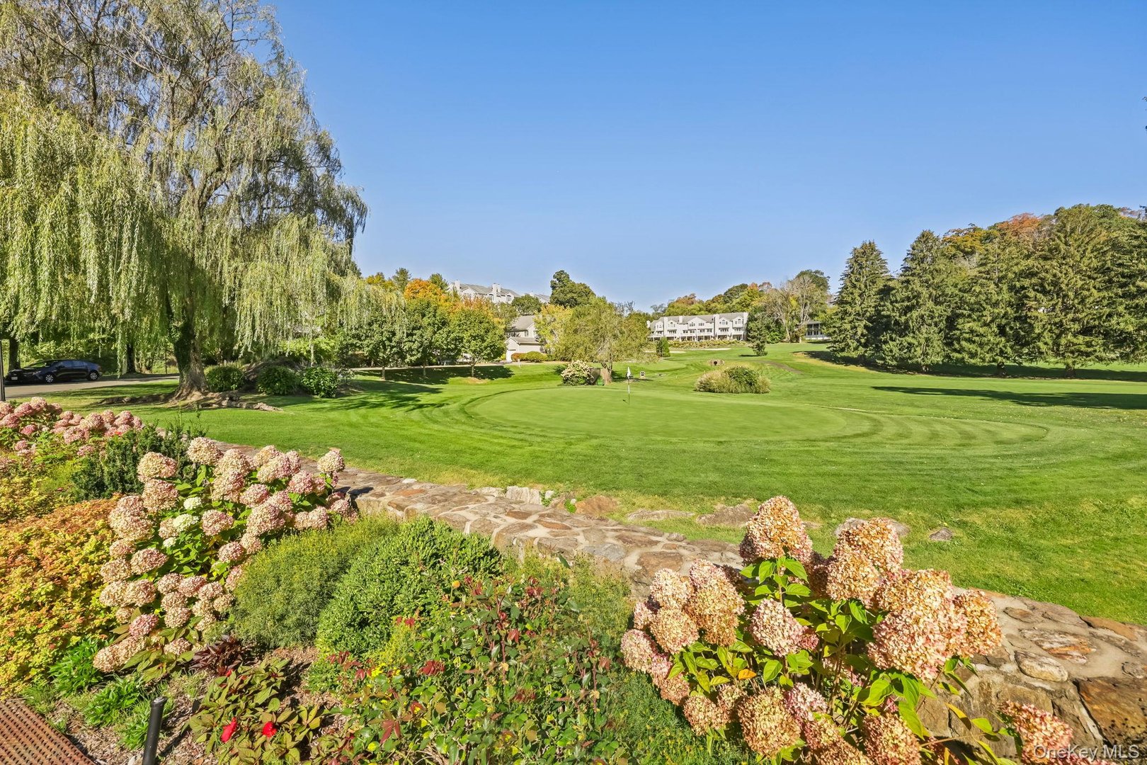 26 Club Court Photo 39