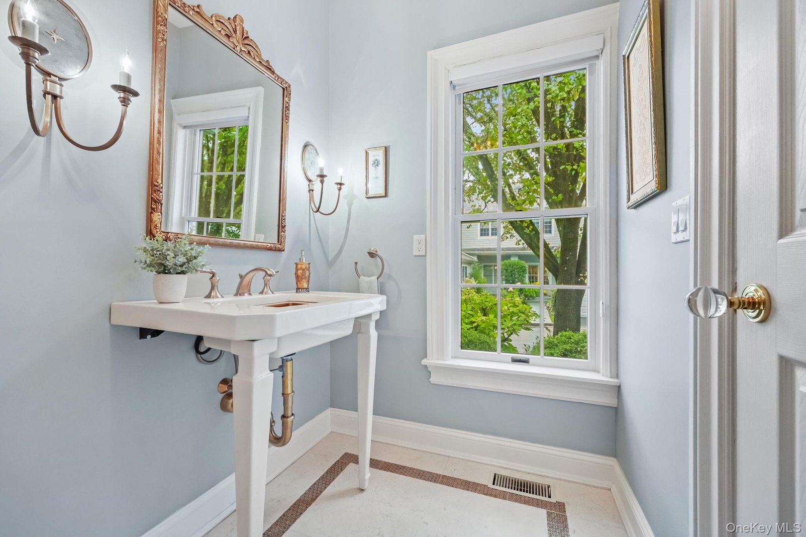 26 Club Court Photo 5