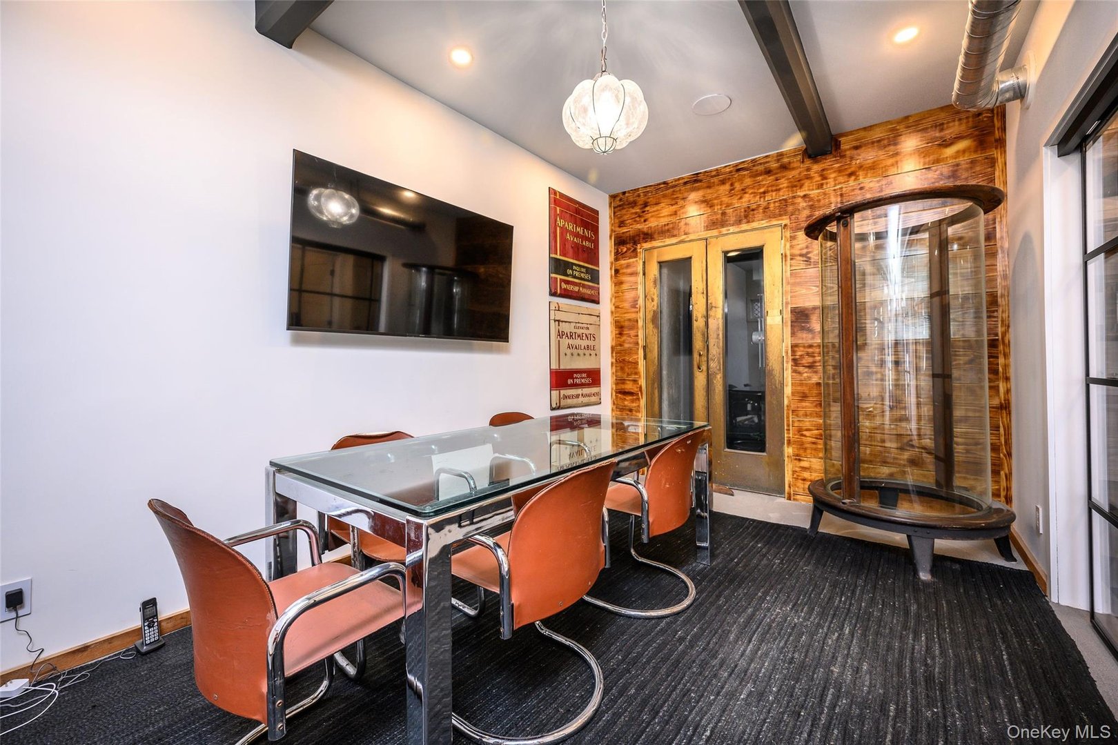 100 Main Street Photo 12