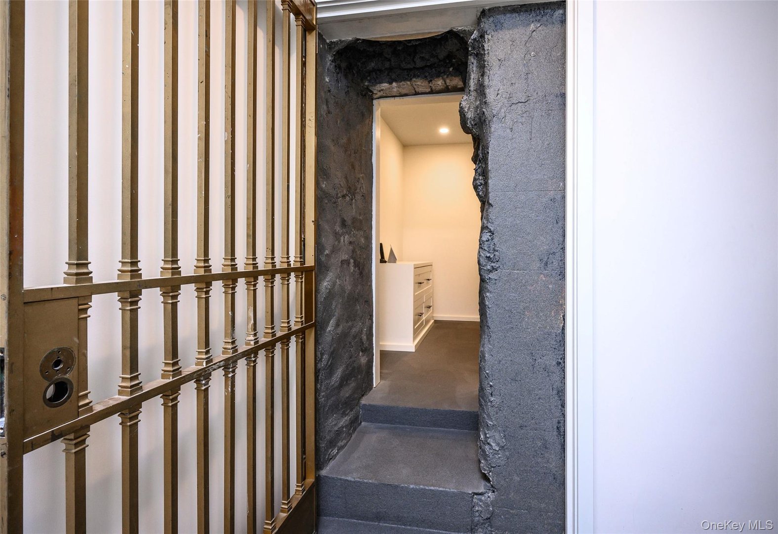 100 Main Street Photo 15