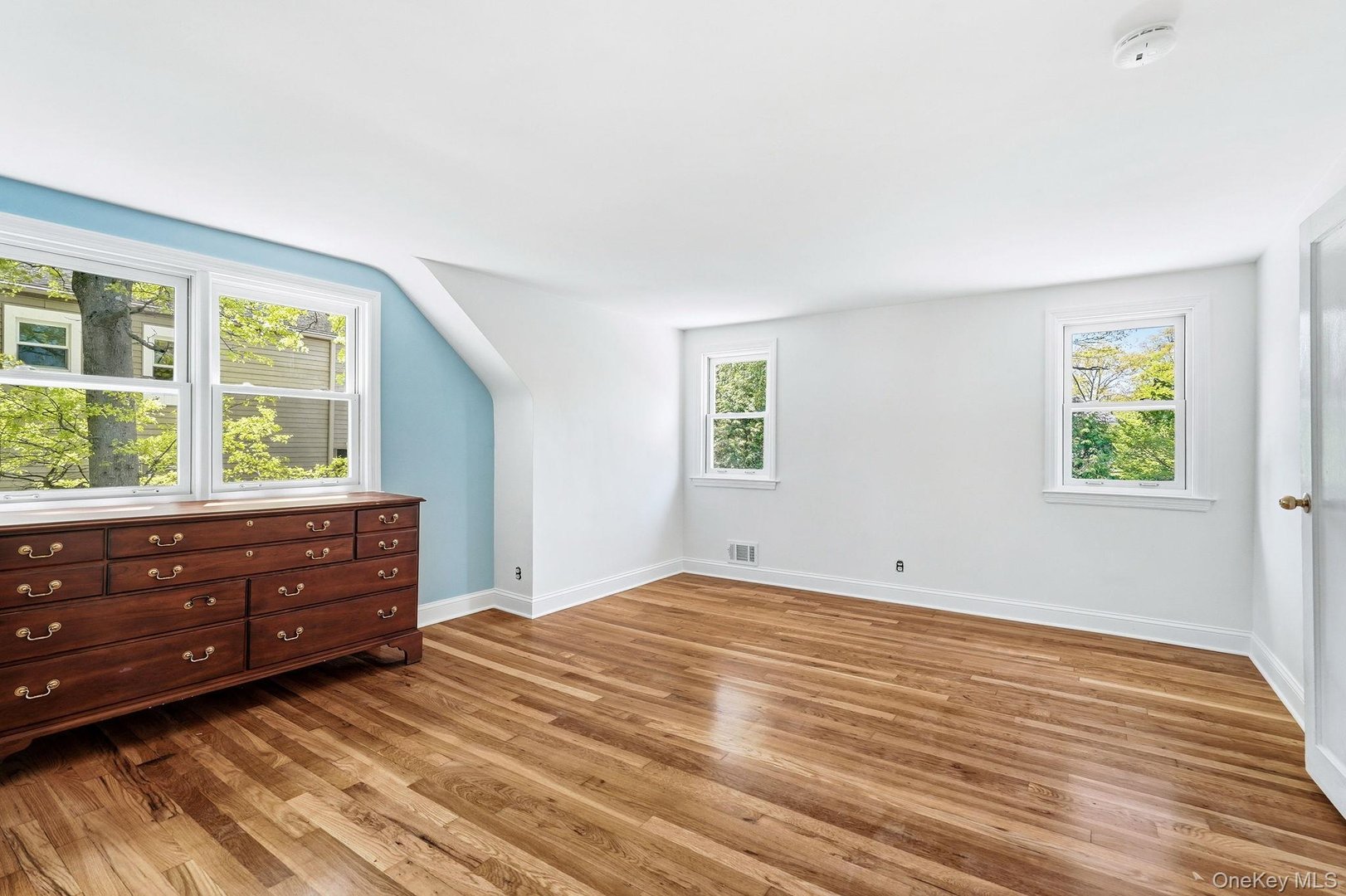 15 Homewood Road Photo 23