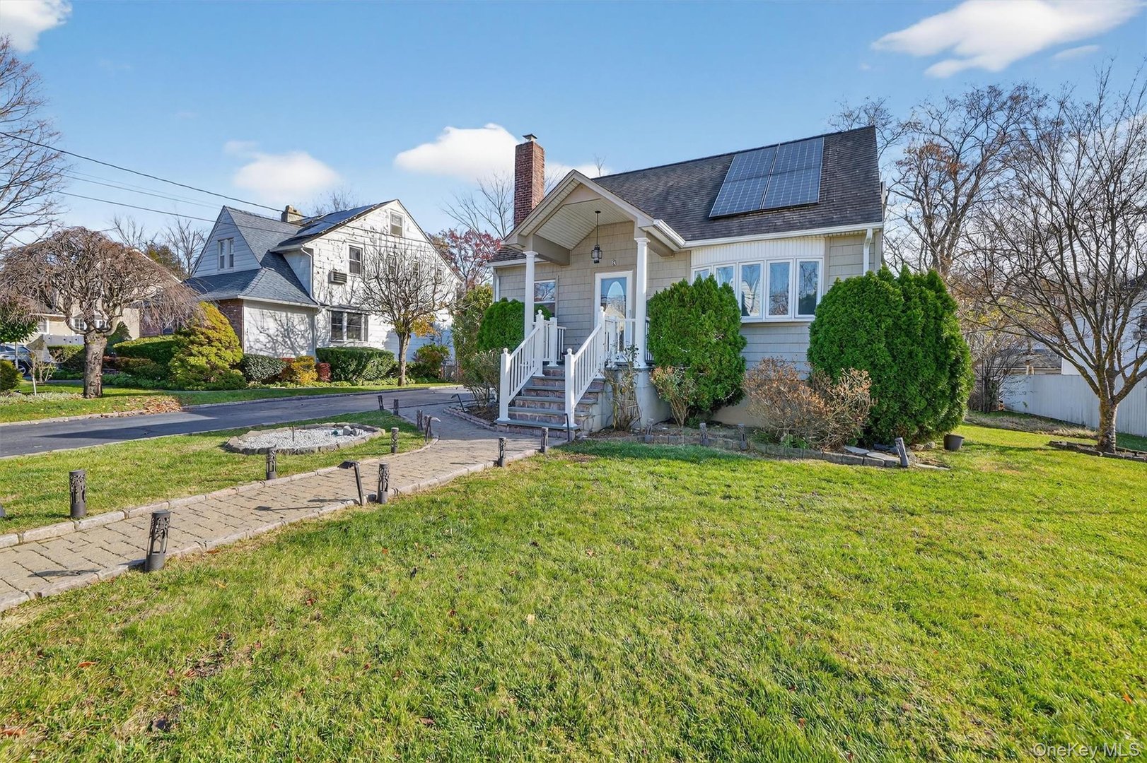 8 Robbins Avenue Photo 4