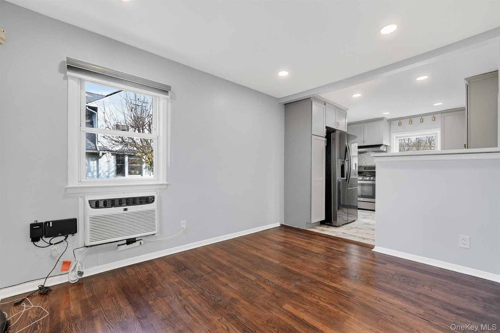 8 Robbins Avenue Photo 10