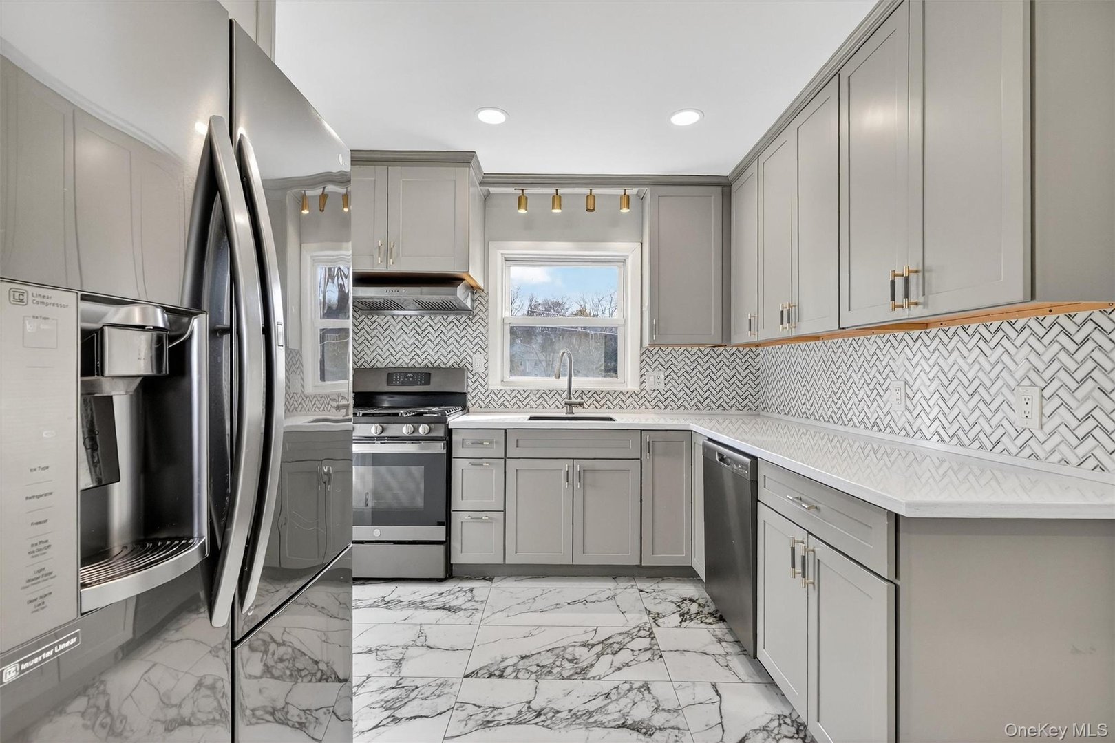 8 Robbins Avenue Photo 15