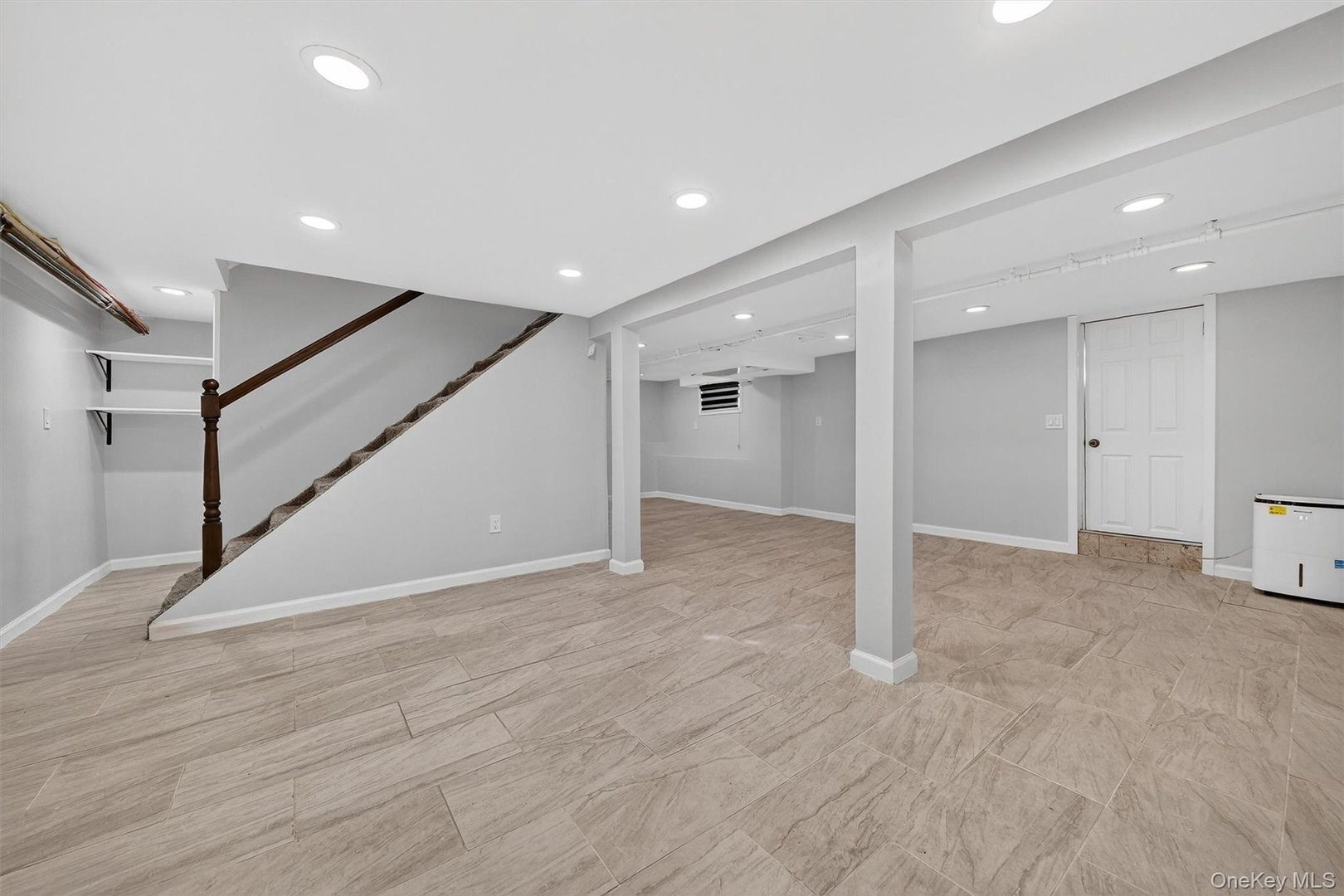 8 Robbins Avenue Photo 31