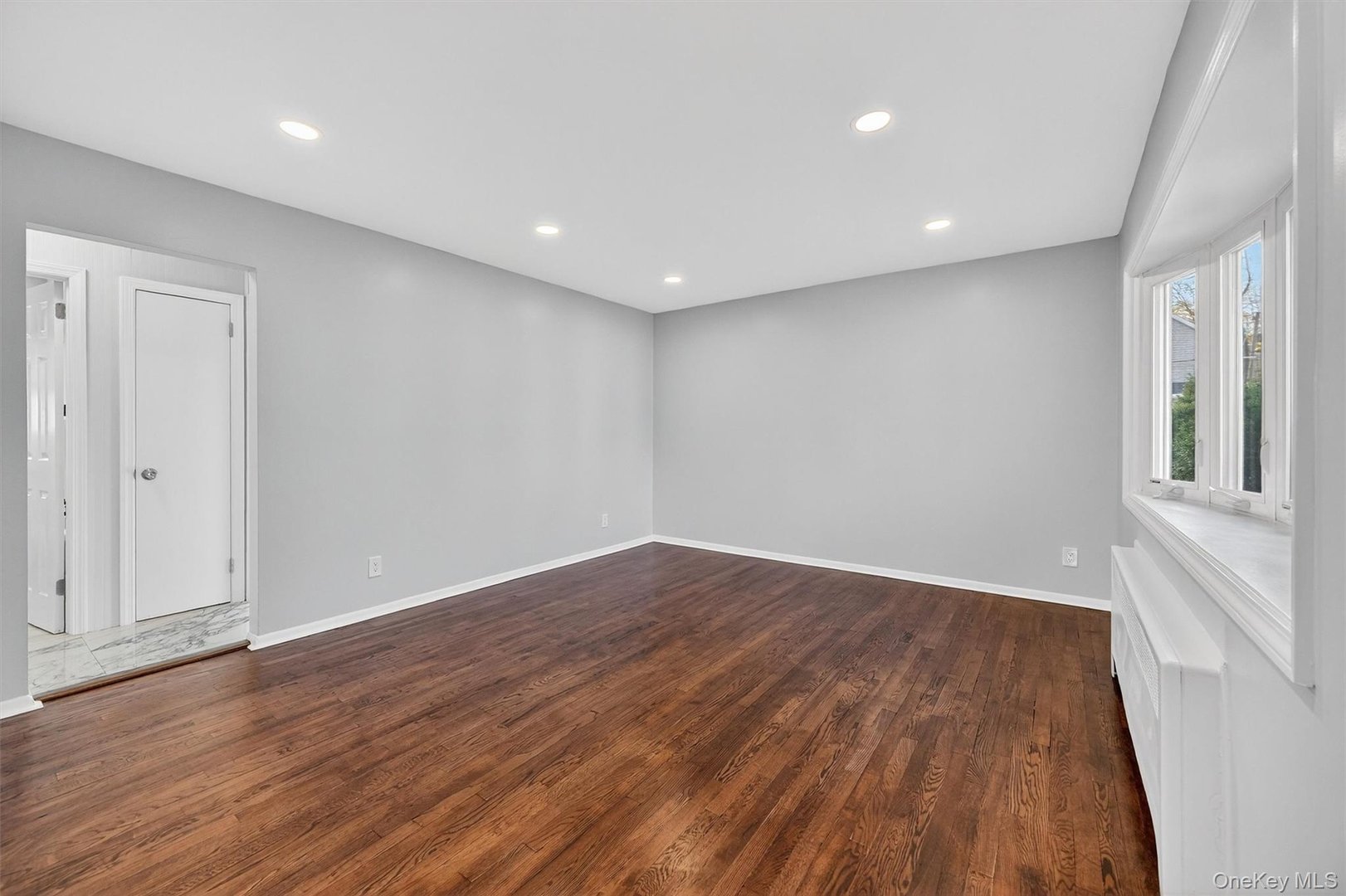 8 Robbins Avenue Photo 6