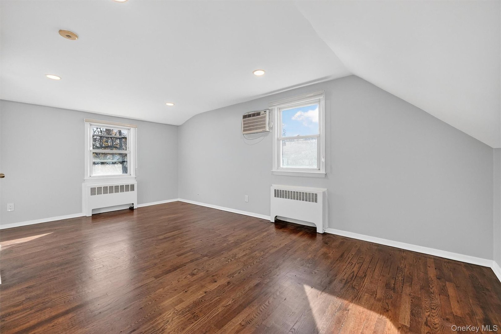 8 Robbins Avenue Photo 27