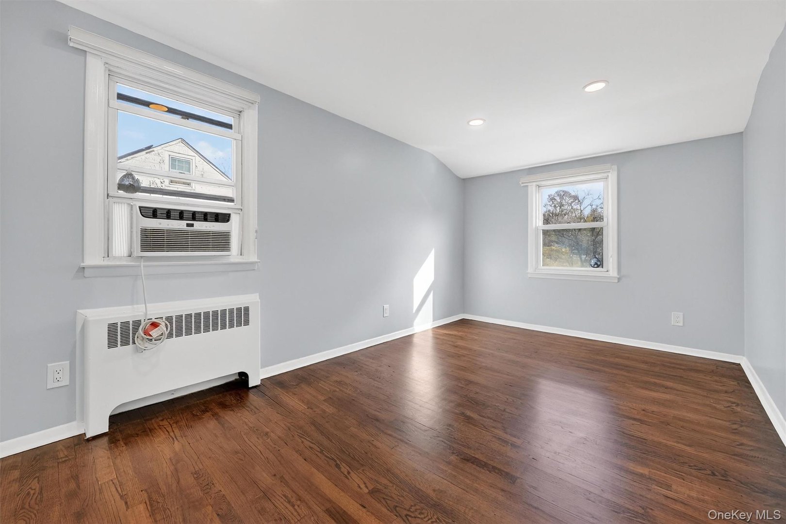 8 Robbins Avenue Photo 24