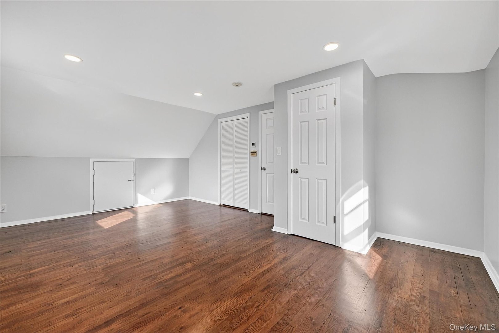 8 Robbins Avenue Photo 29