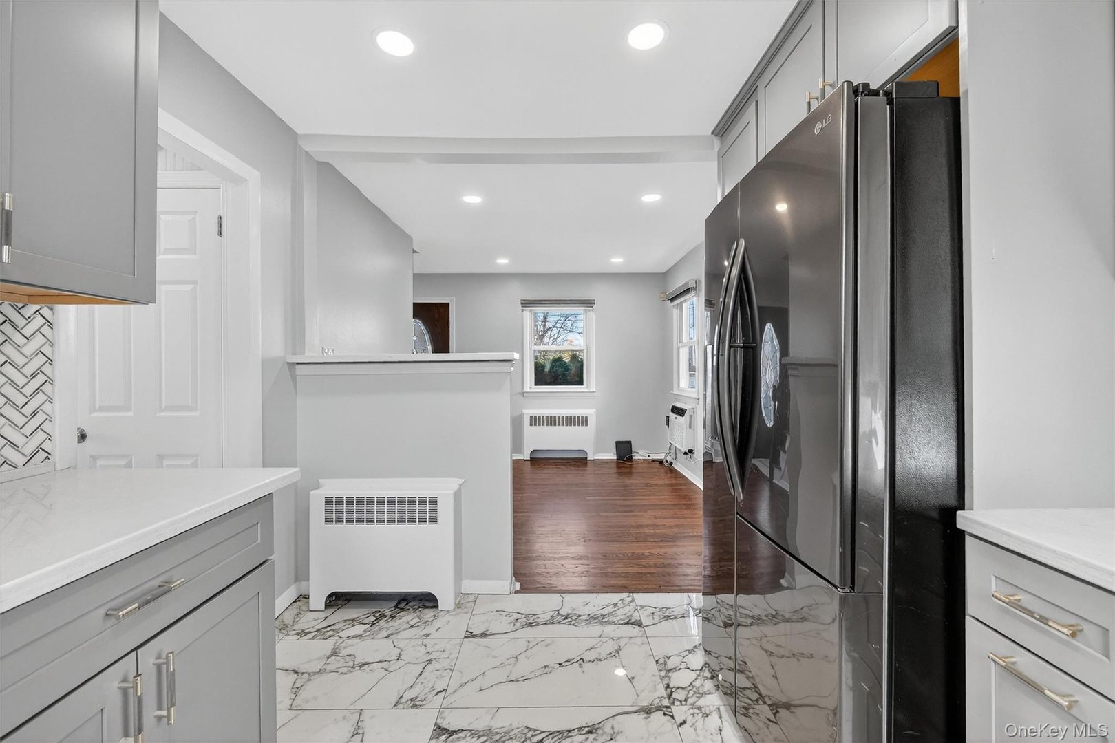 8 Robbins Avenue Photo 18