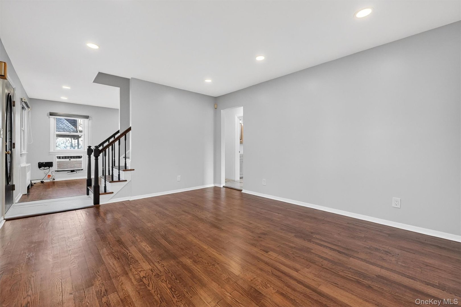 8 Robbins Avenue Photo 9