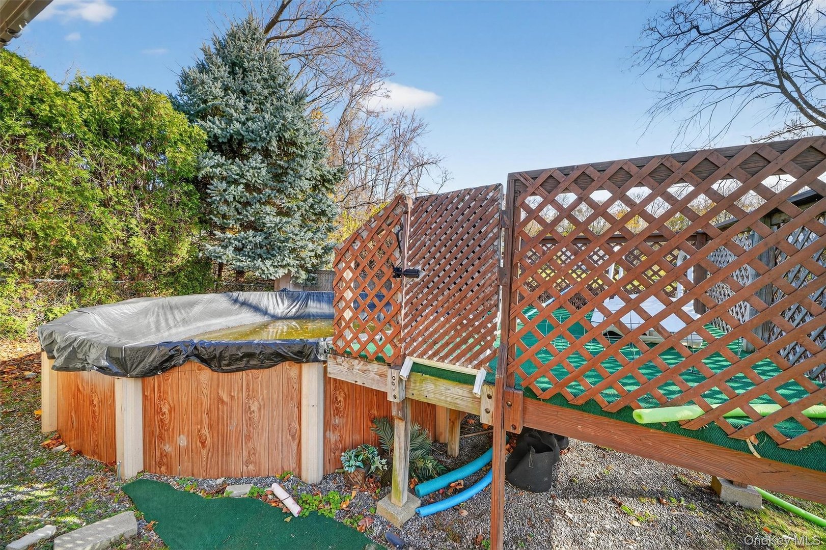 8 Robbins Avenue Photo 36