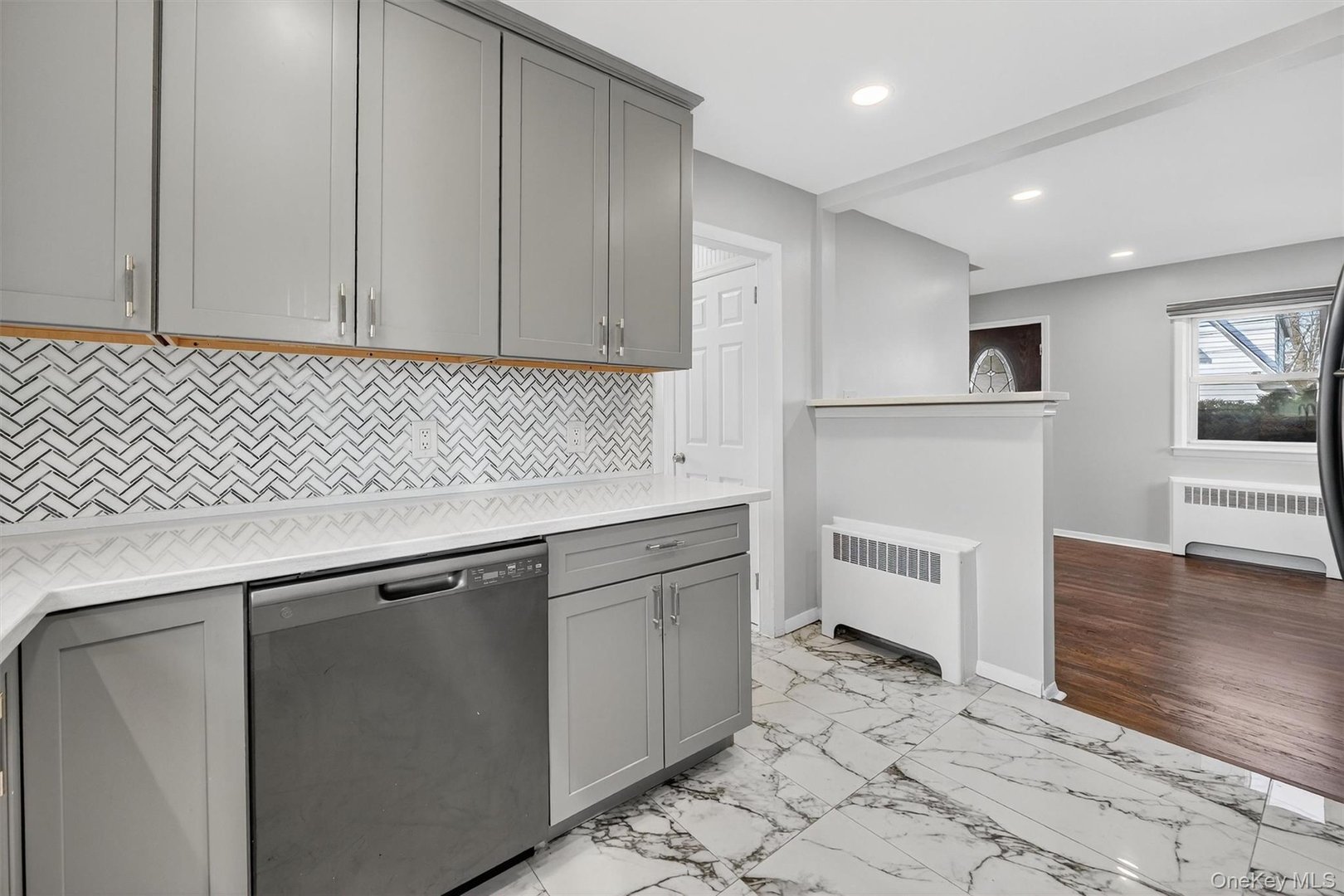 8 Robbins Avenue Photo 17