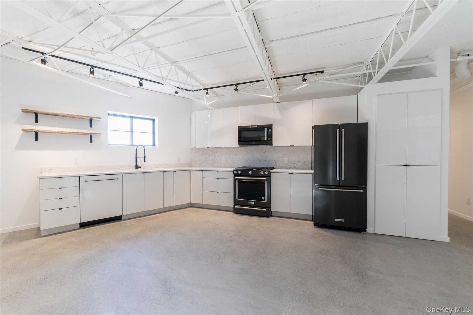 21 ---754 Green   Columbia Street Photo 26