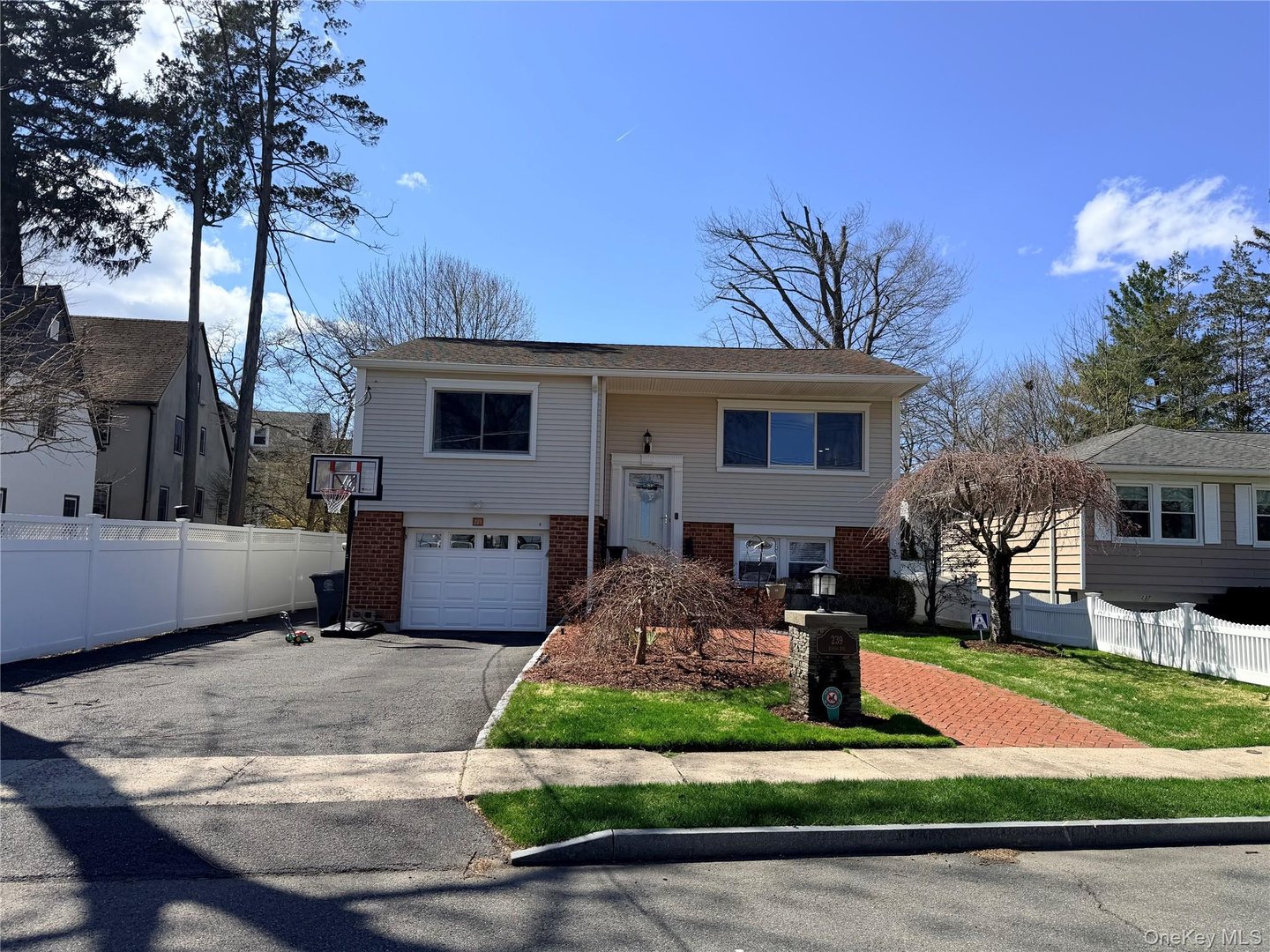 239 Davis Avenue Photo 2