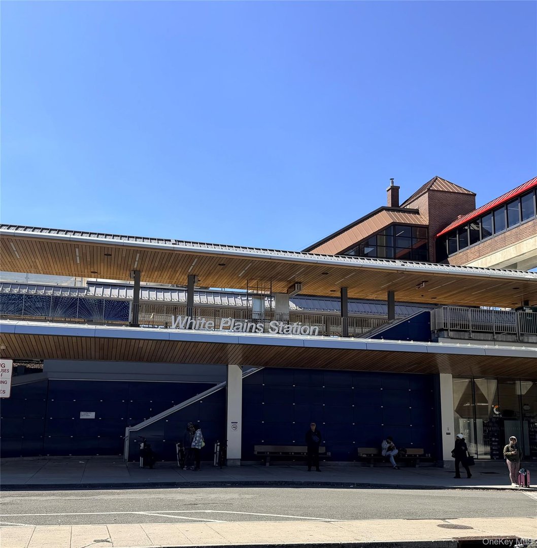 239 Davis Avenue Photo 5