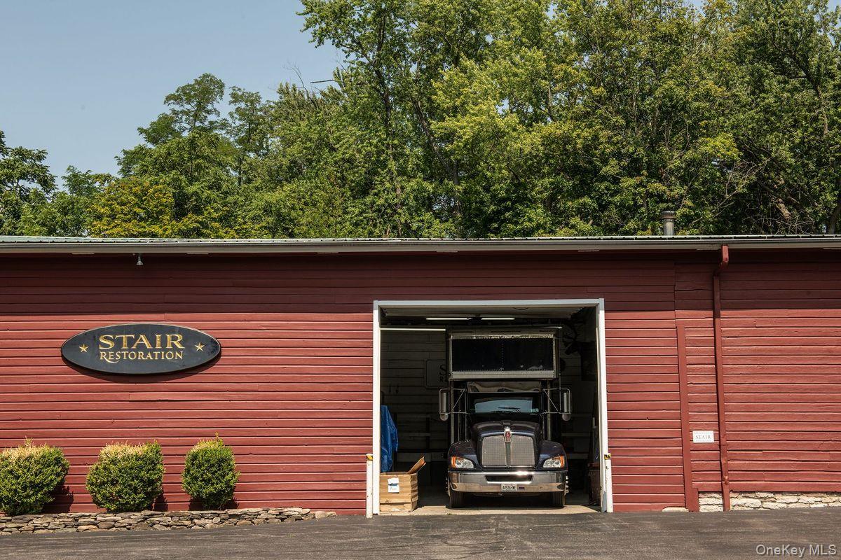 33 Maple Avenue Photo 3