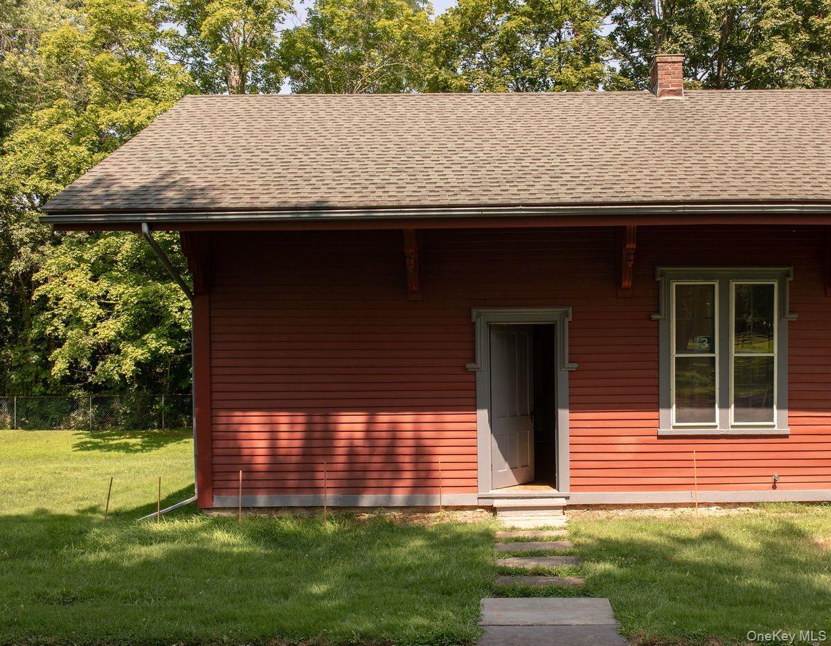 33 Maple Avenue Photo 24