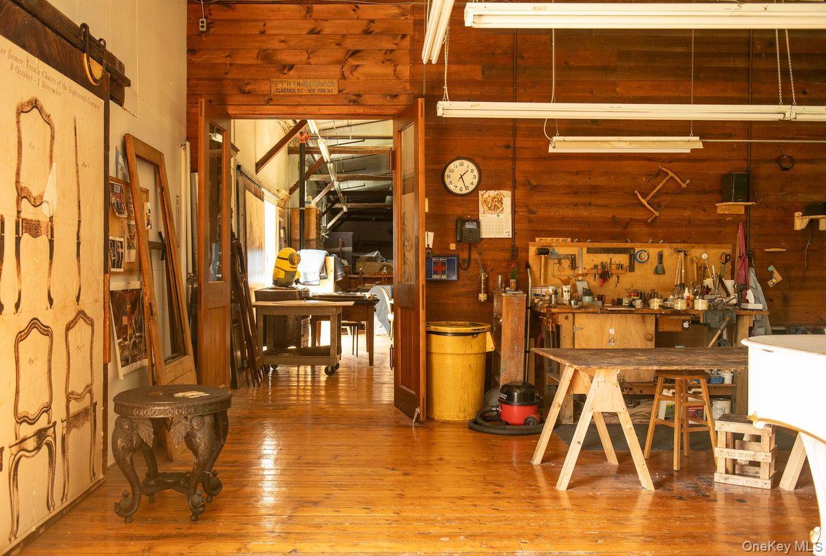 33 Maple Avenue Photo 7