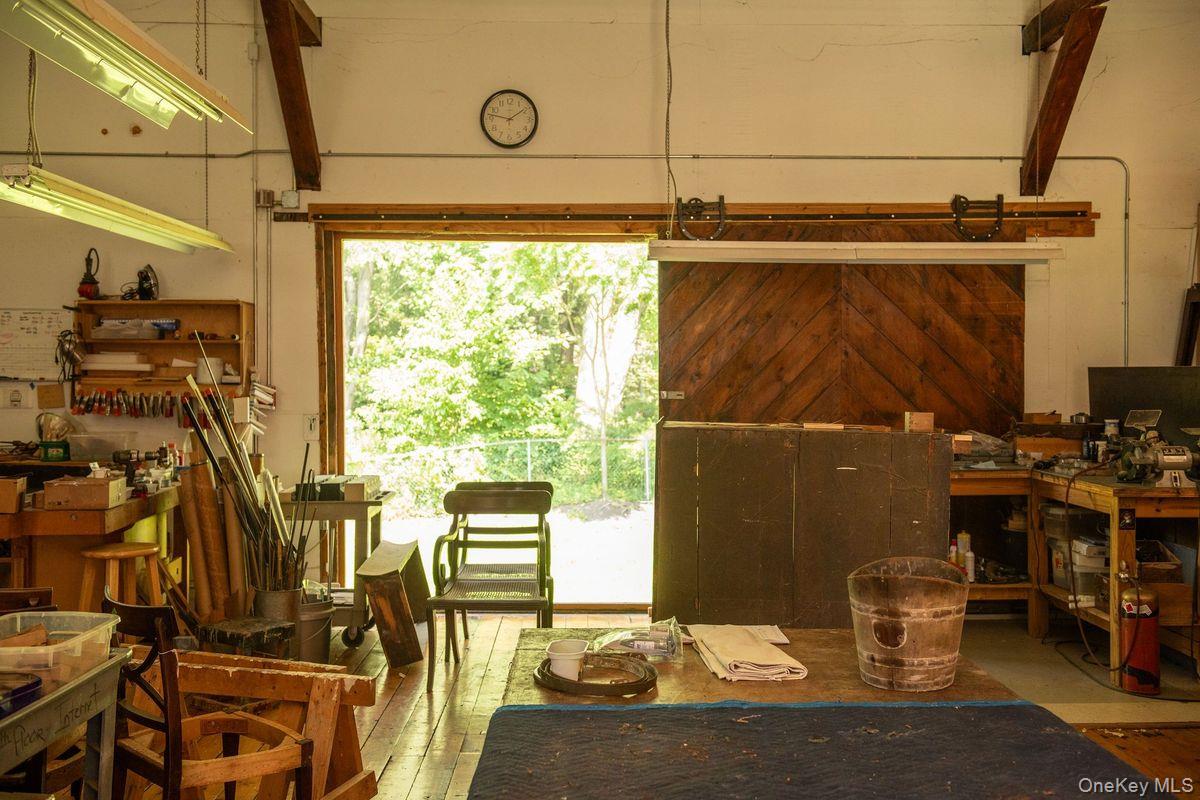 33 Maple Avenue Photo 12