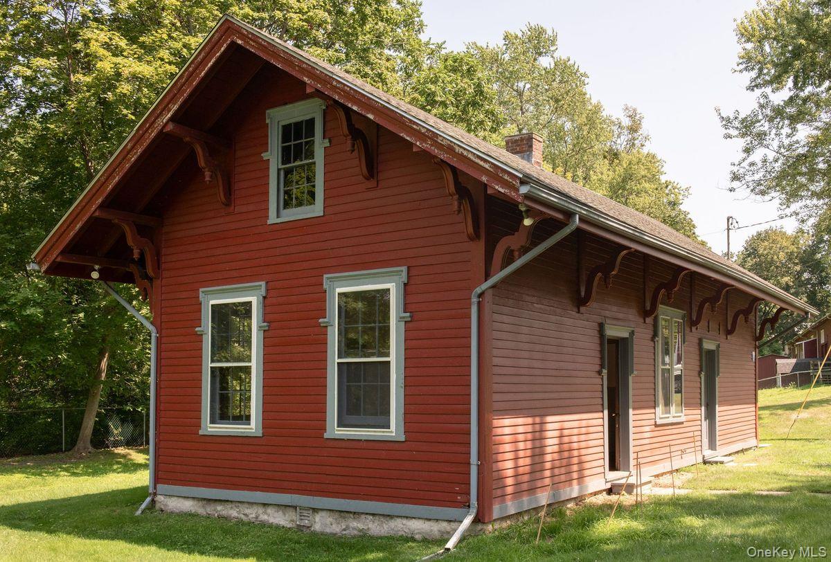 33 Maple Avenue Photo 13