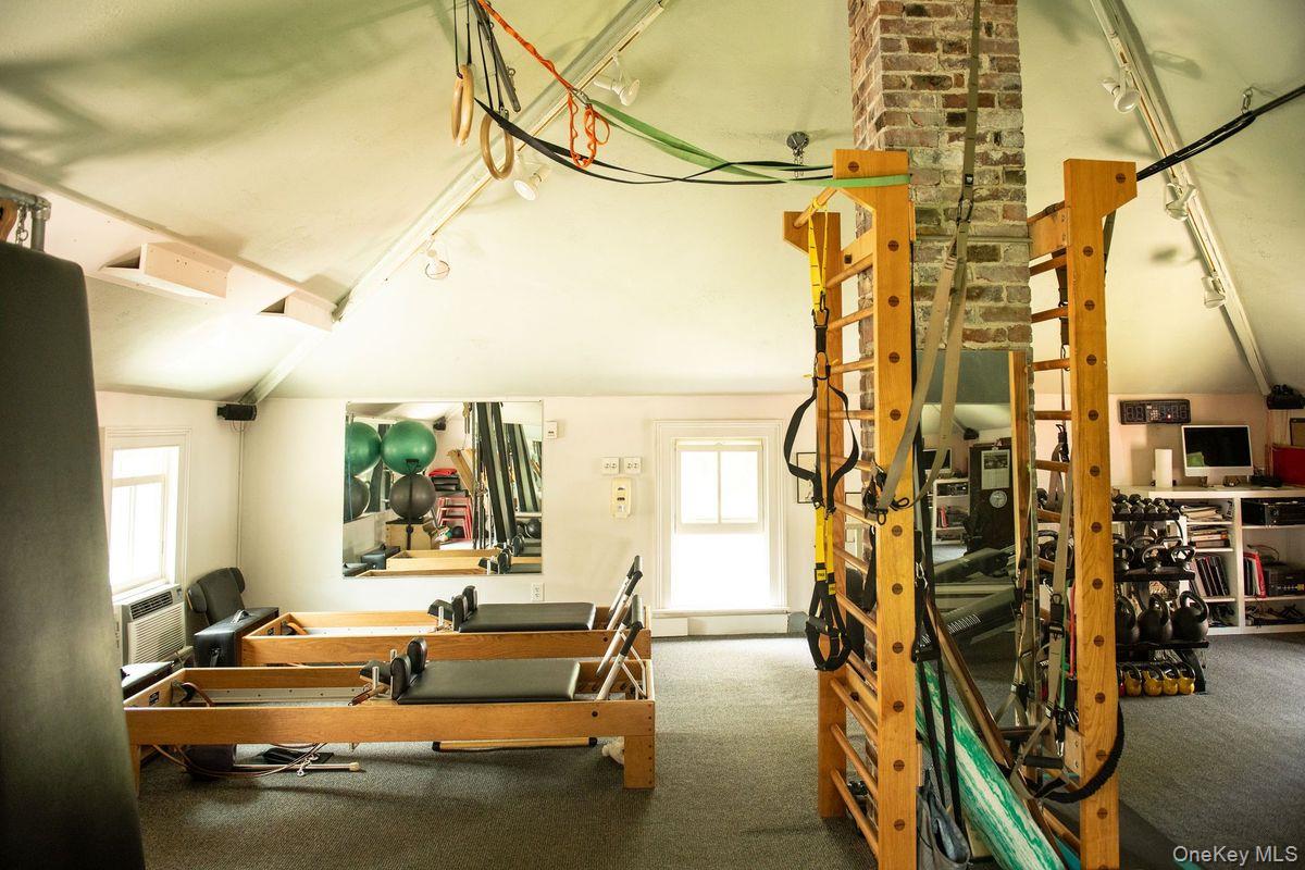 33 Maple Avenue Photo 22