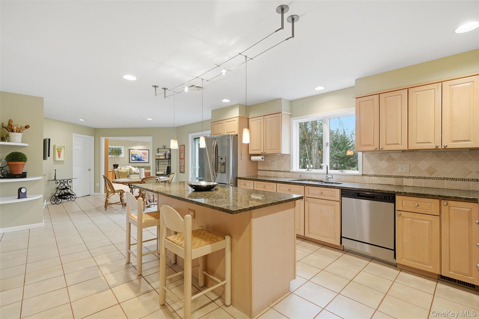 758 King Street Photo 11