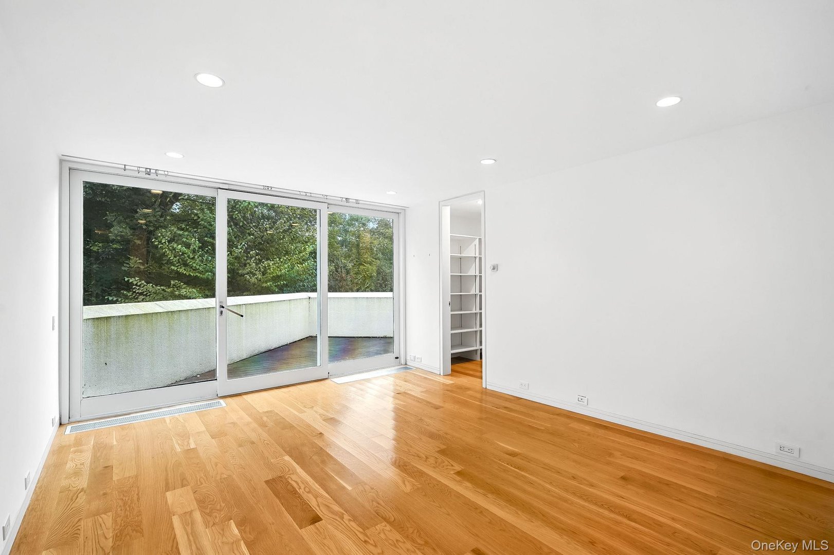 20 Bessel Lane Photo 27