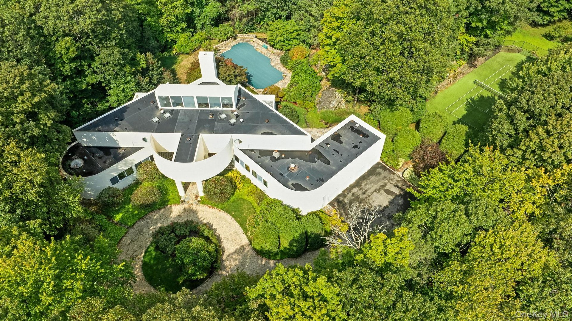 20 Bessel Lane Photo 32