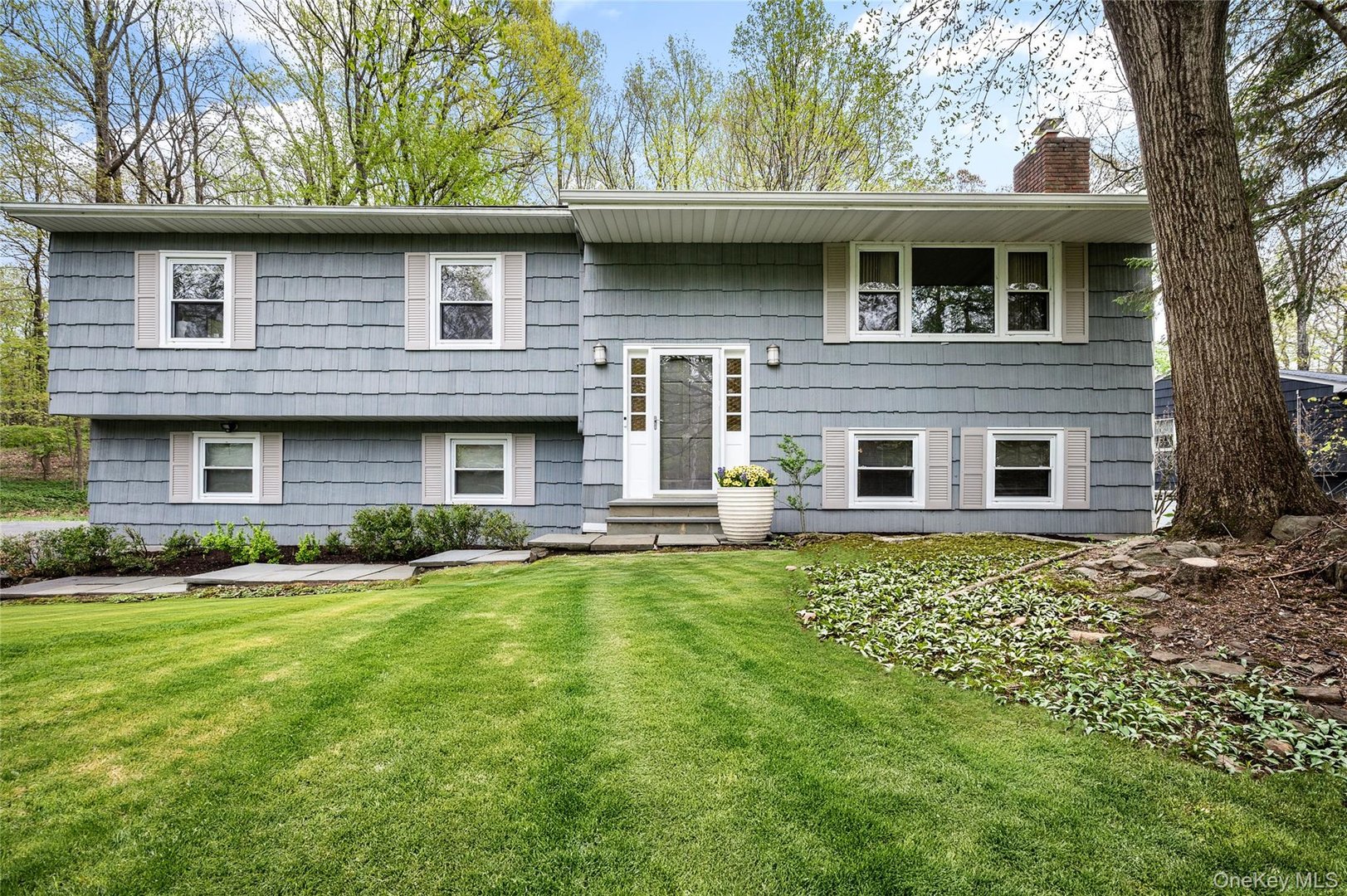 12 Westview Drive Photo 2