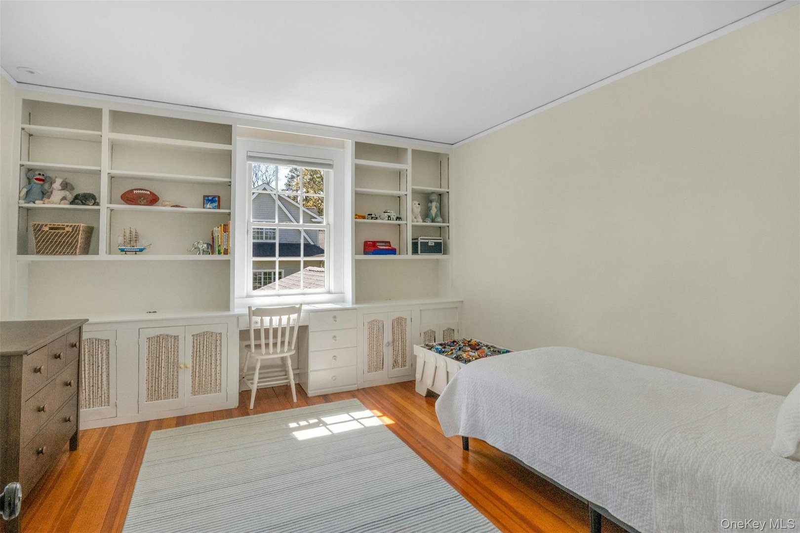 305 S Barry Avenue Photo 21