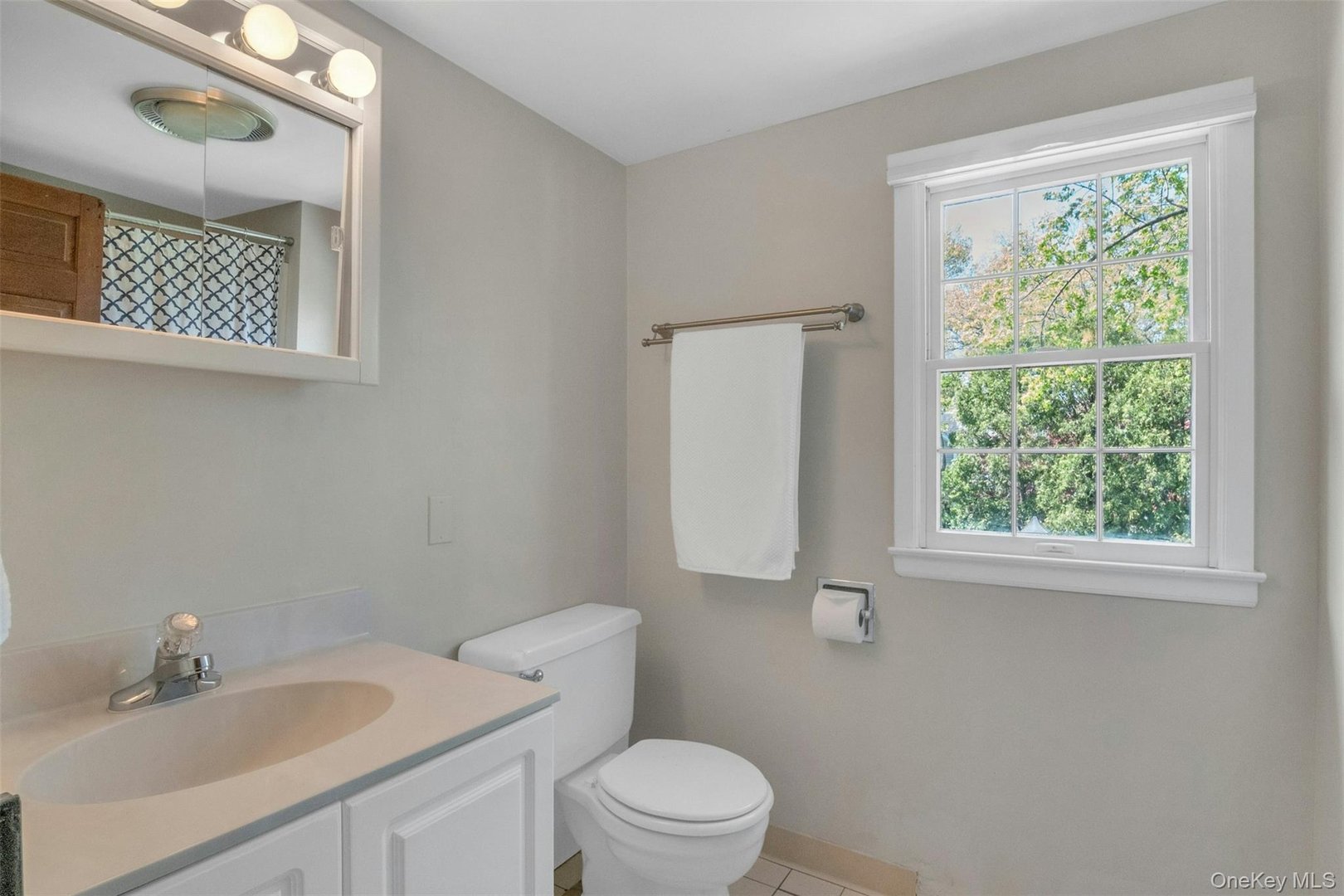 305 S Barry Avenue Photo 26