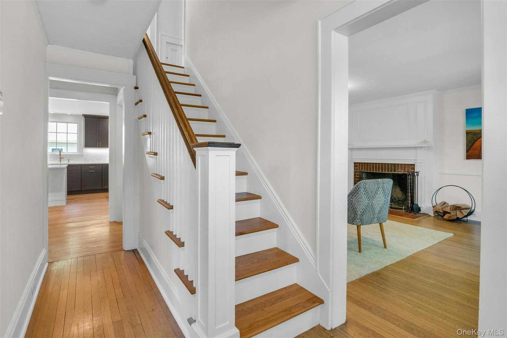 305 S Barry Avenue Photo 2