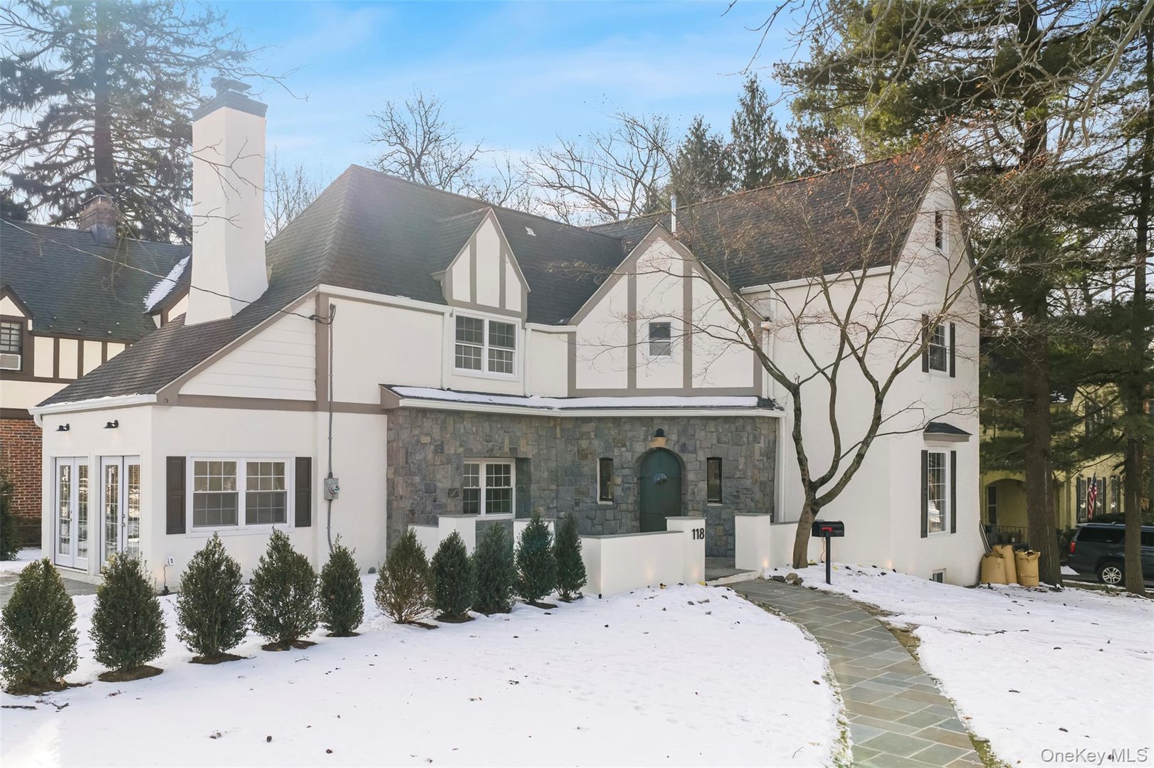 118 Soundview Avenue Photo 2