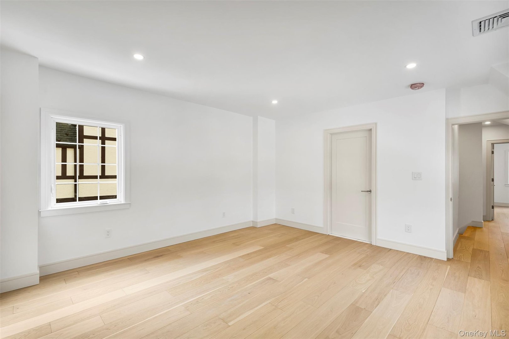 118 Soundview Avenue Photo 25