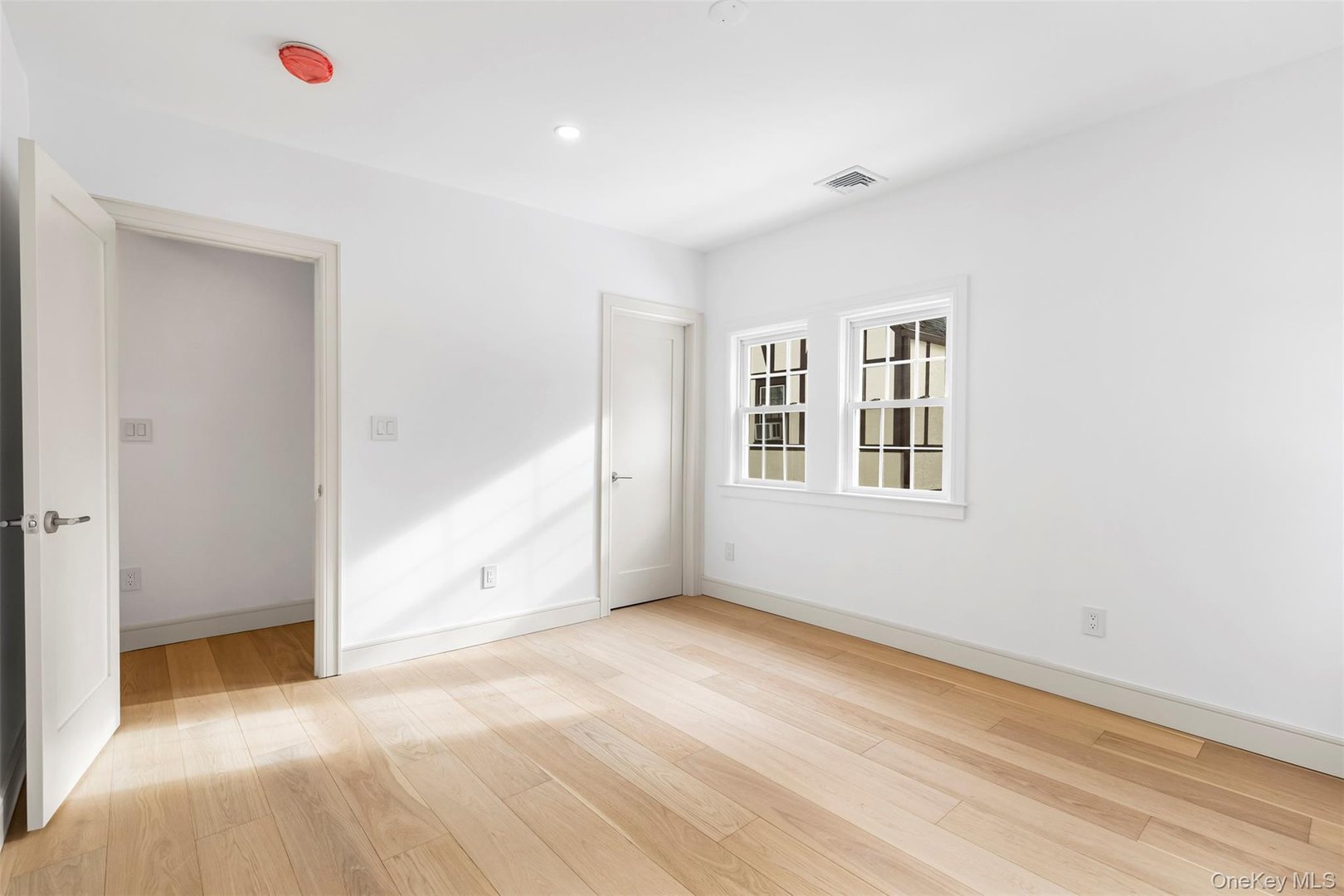 118 Soundview Avenue Photo 26