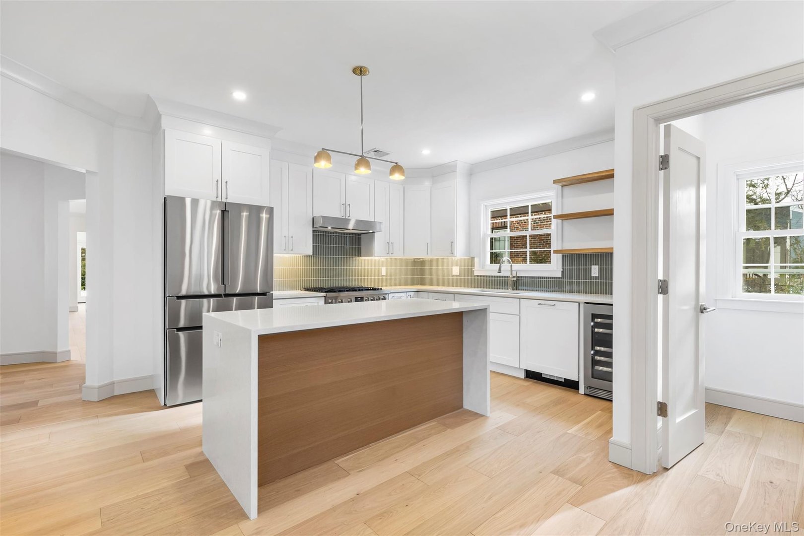 118 Soundview Avenue Photo 8