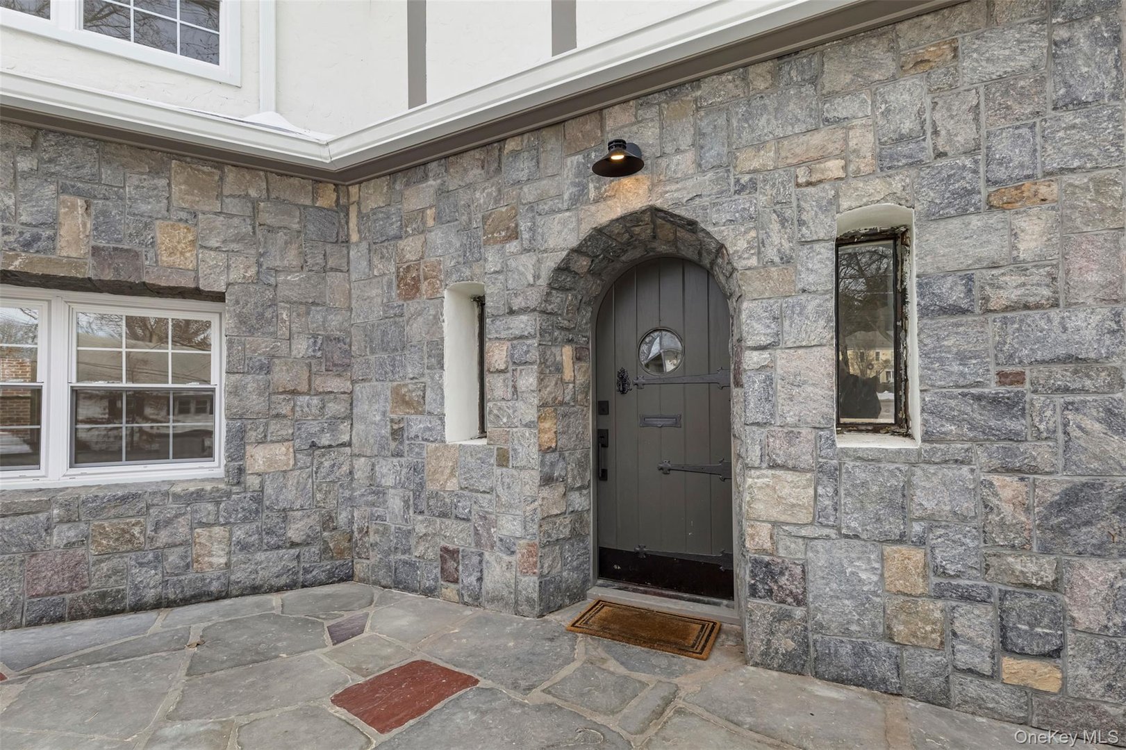 118 Soundview Avenue Photo 3