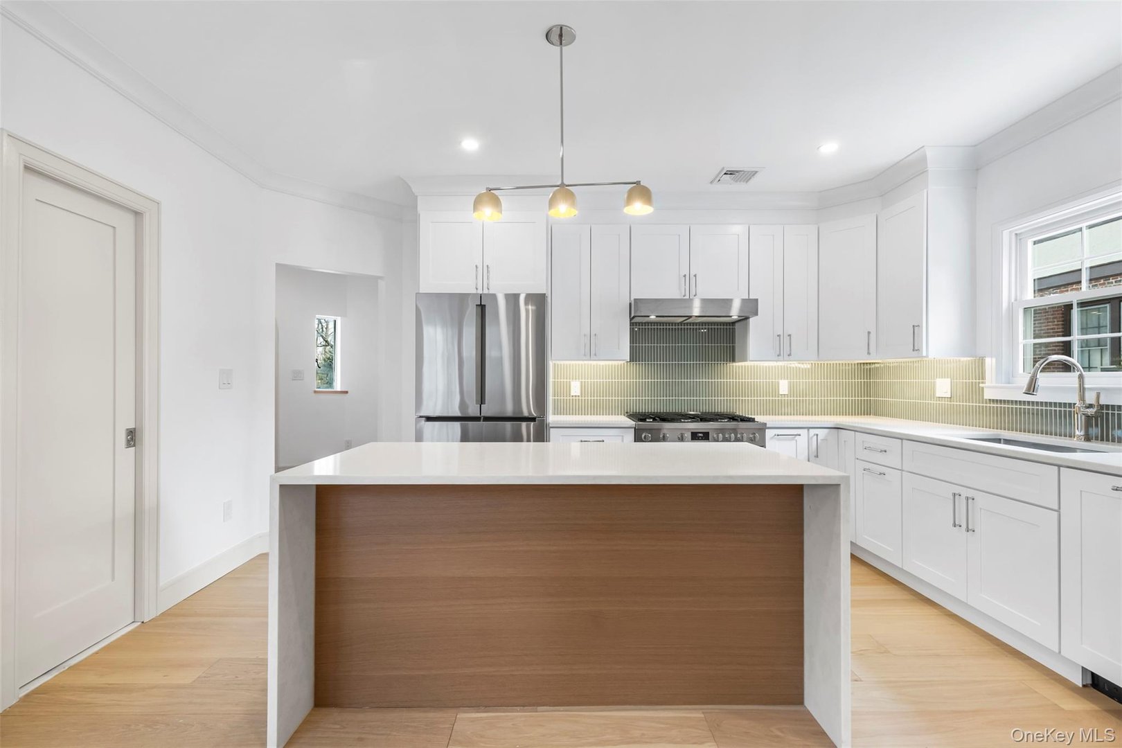 118 Soundview Avenue Photo 9