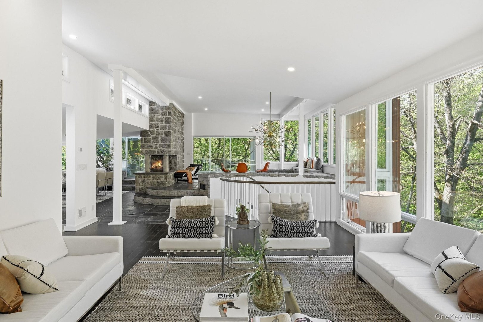 150 N Healy Avenue Photo 4