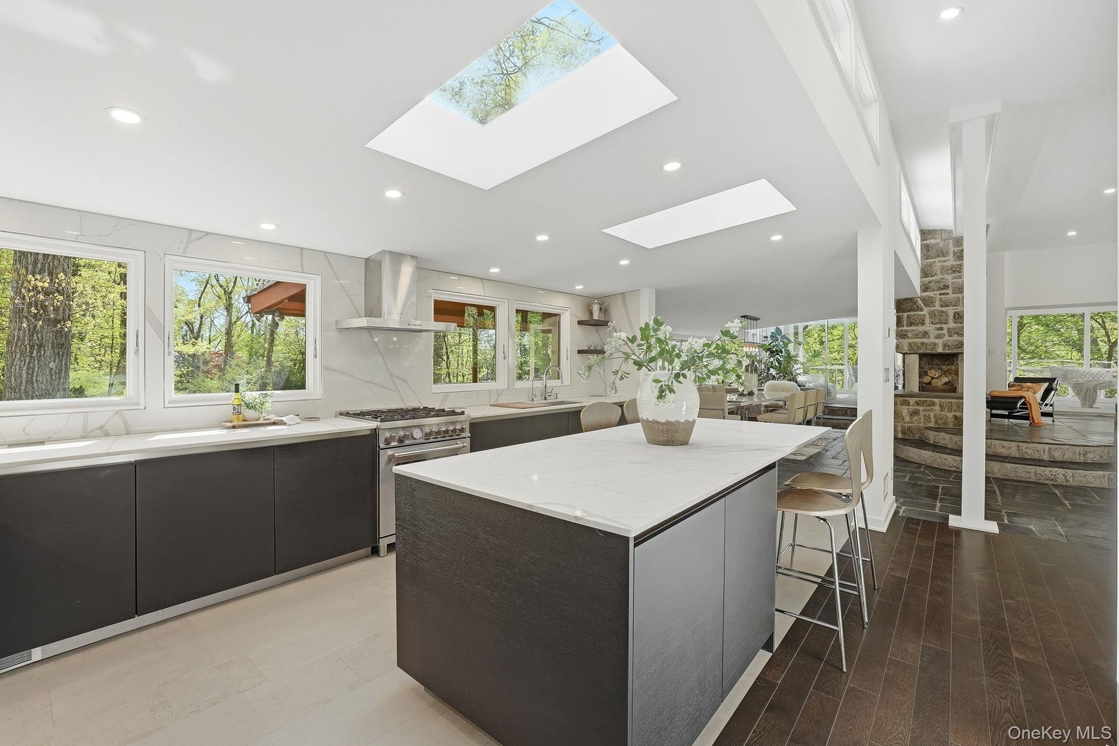 150 N Healy Avenue Photo 13